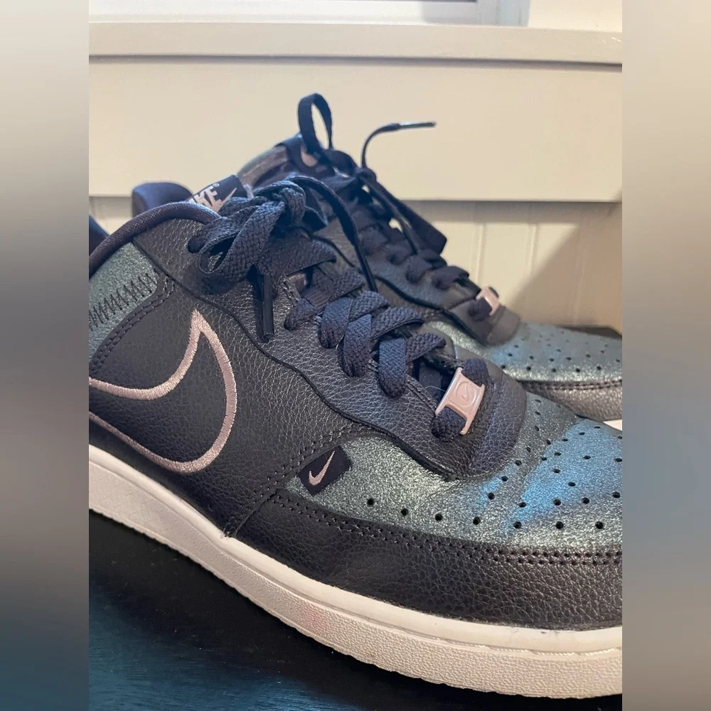 Nike Women's Vision Lows Size 11 Sneakers - Picture 3 of 10